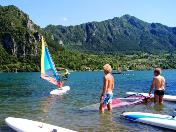 Windsurfen op het Idromeer