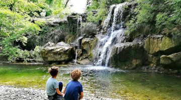Rivier en waterpret rondom kleine glamping camping La Prugnola